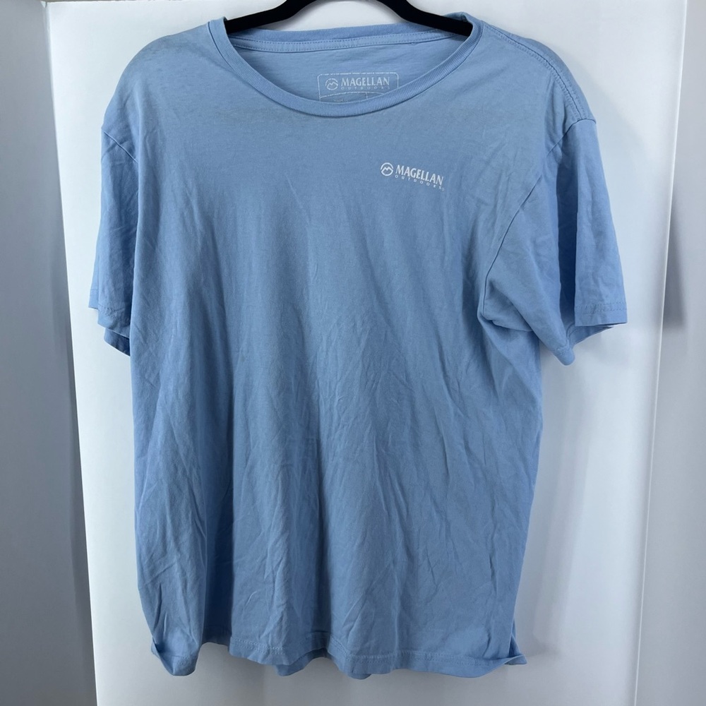Magellan Outdoors Blue T-Shirt, Medium, American Flag in Lawn Chairs on Back